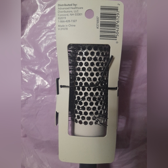 Host pic🥰💟💜GSQ BY GLAMSQUAD Ceramic thermal round brush nwt - Picture 2 of 4